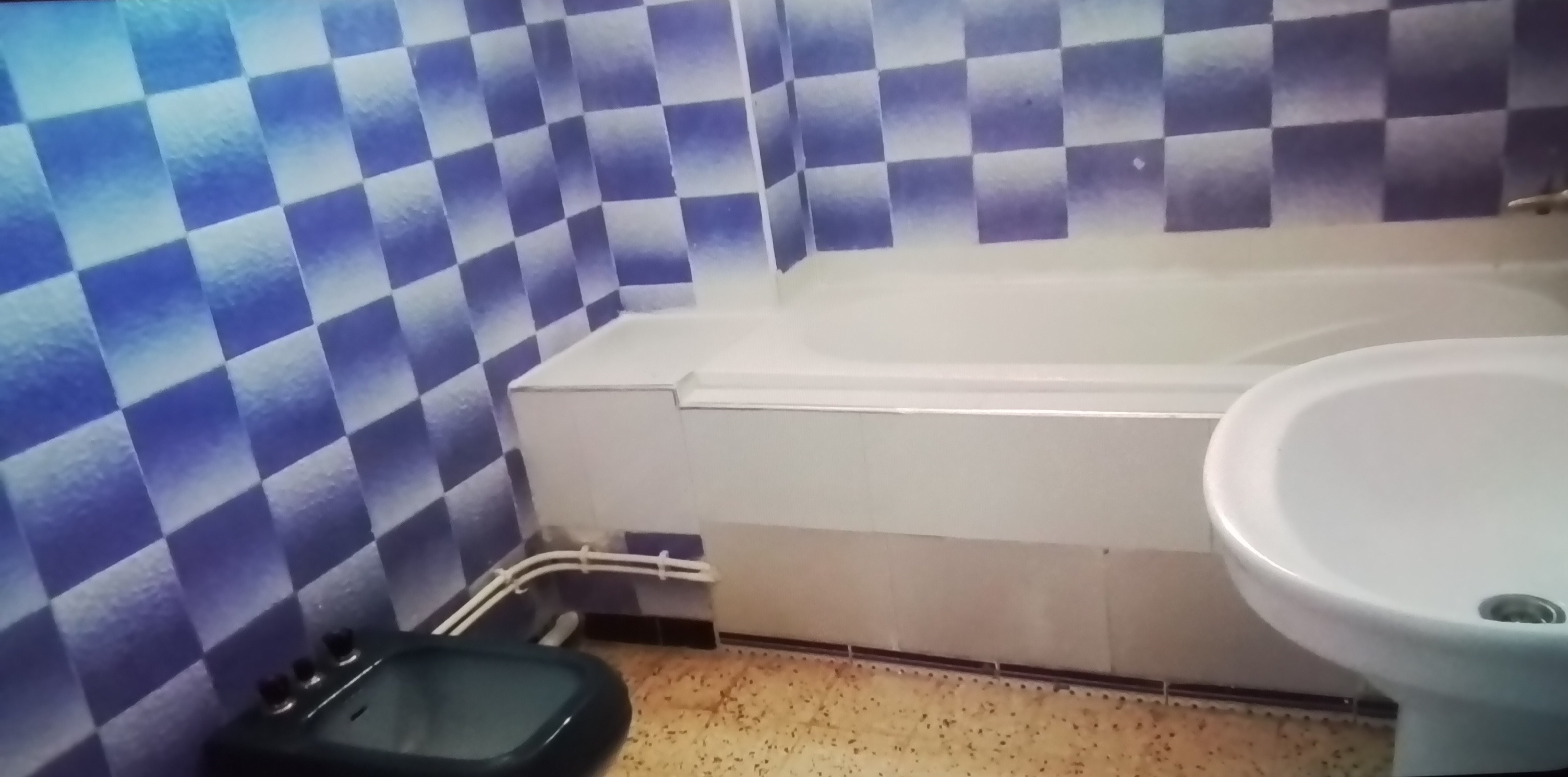 Constantine Constantine Location Appart. 4 pices F4  tage  villa