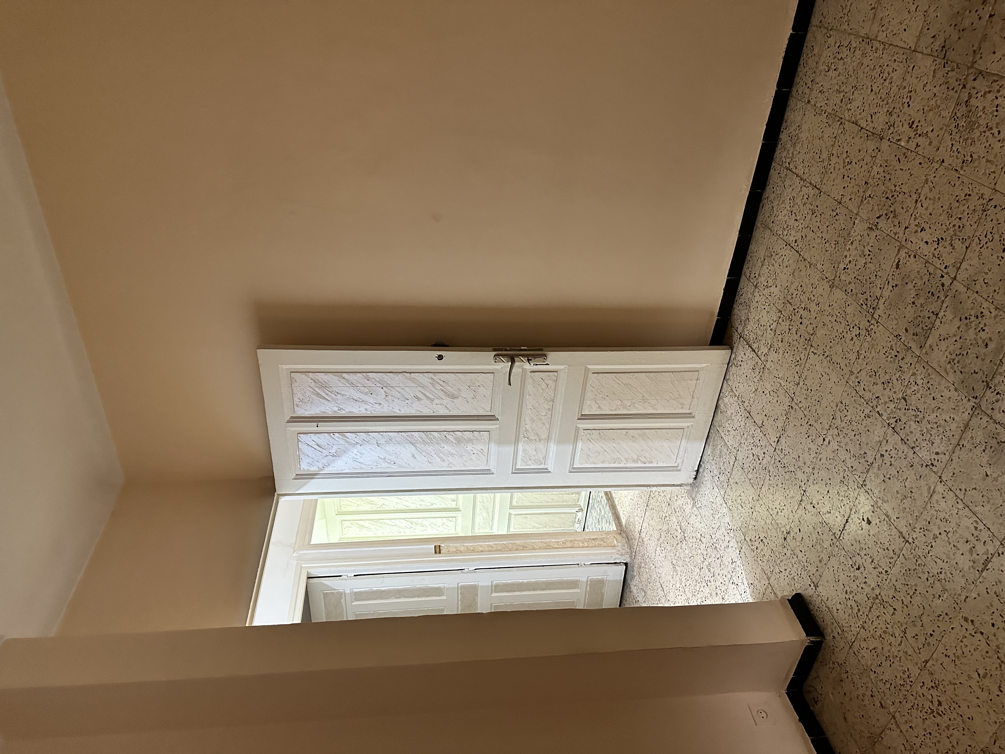 Alger&nbsp;Sidi Mhamed&nbsp;Vente&nbsp;Appart. 4 pi�ces&nbsp;Apparemment